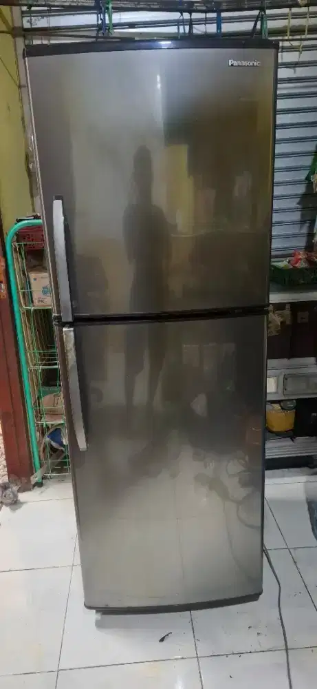 Kulkas 2pintu Jumbo panasonic masih bagus