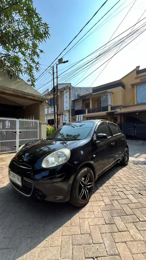 Nissan March manual 2012 Harapan indah - Bekasi