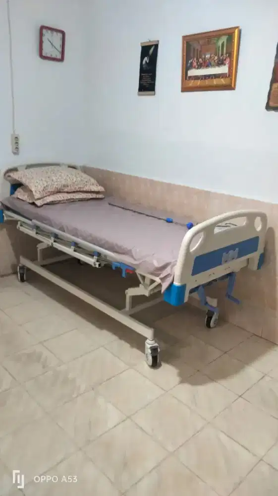 Tempat tidur Pasien
