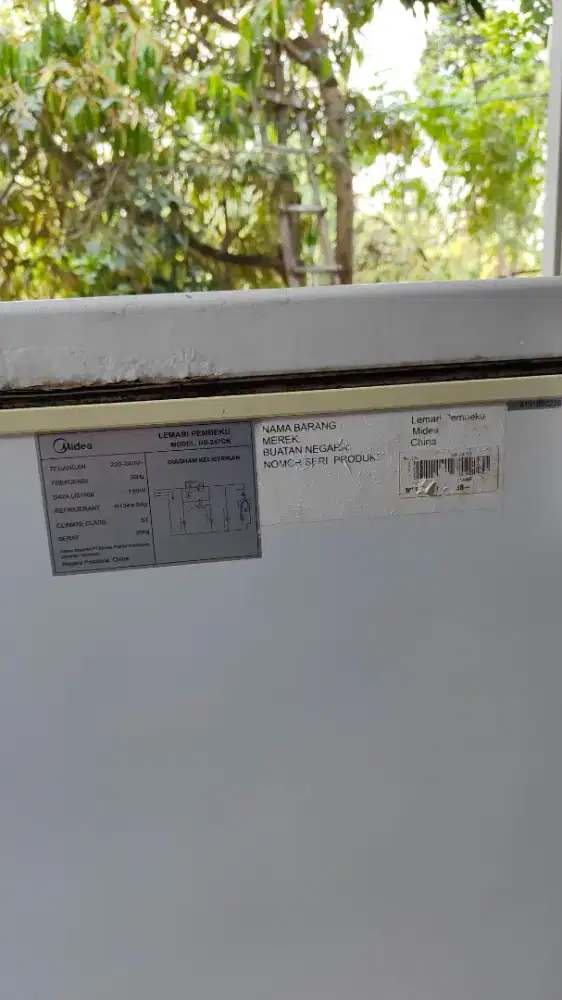 Midea Chest Freezer (Lemari Pembeku) Model HS-247CK.