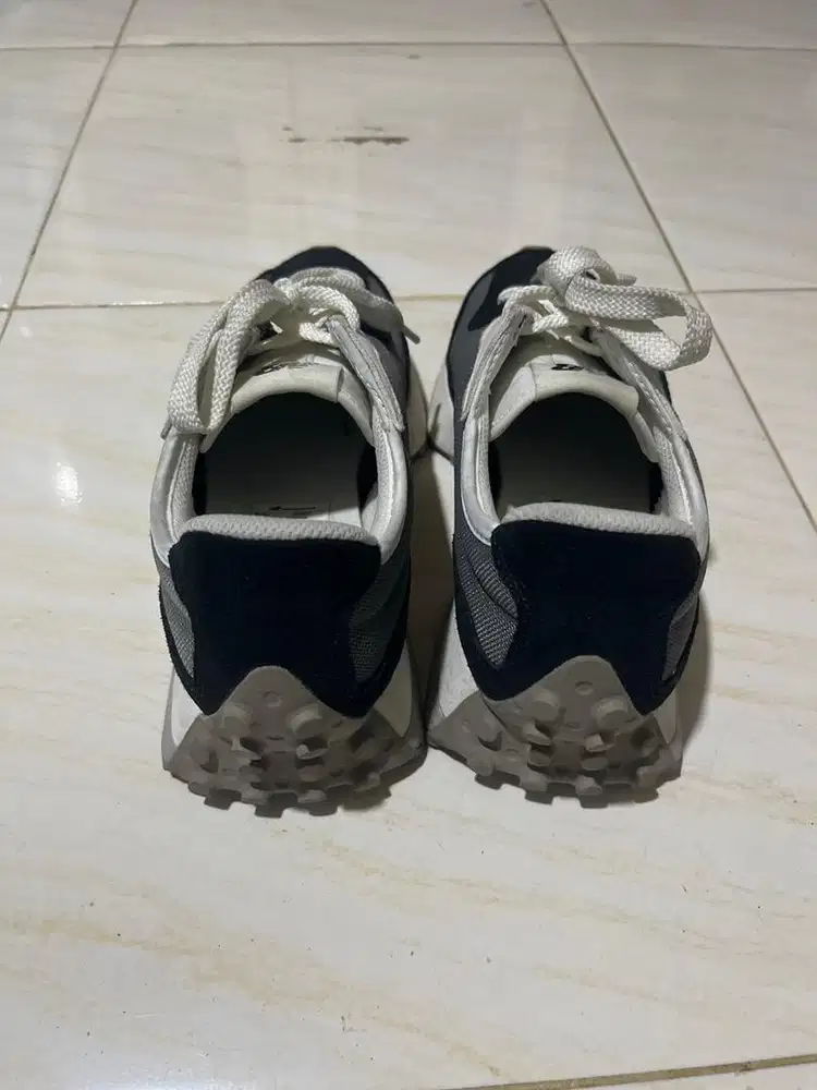 Sepatu New Balance 327