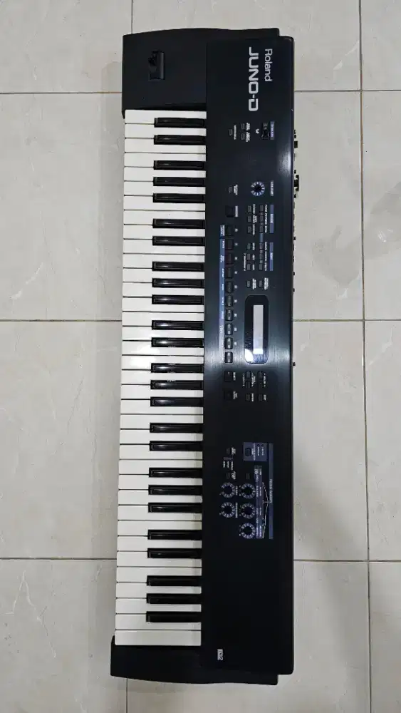 Synthesizer Roland Juno D
