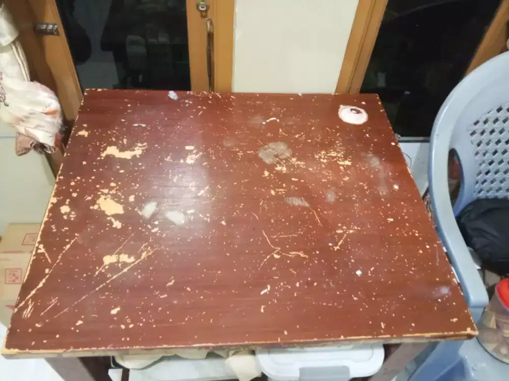 meja kayu kokoh
