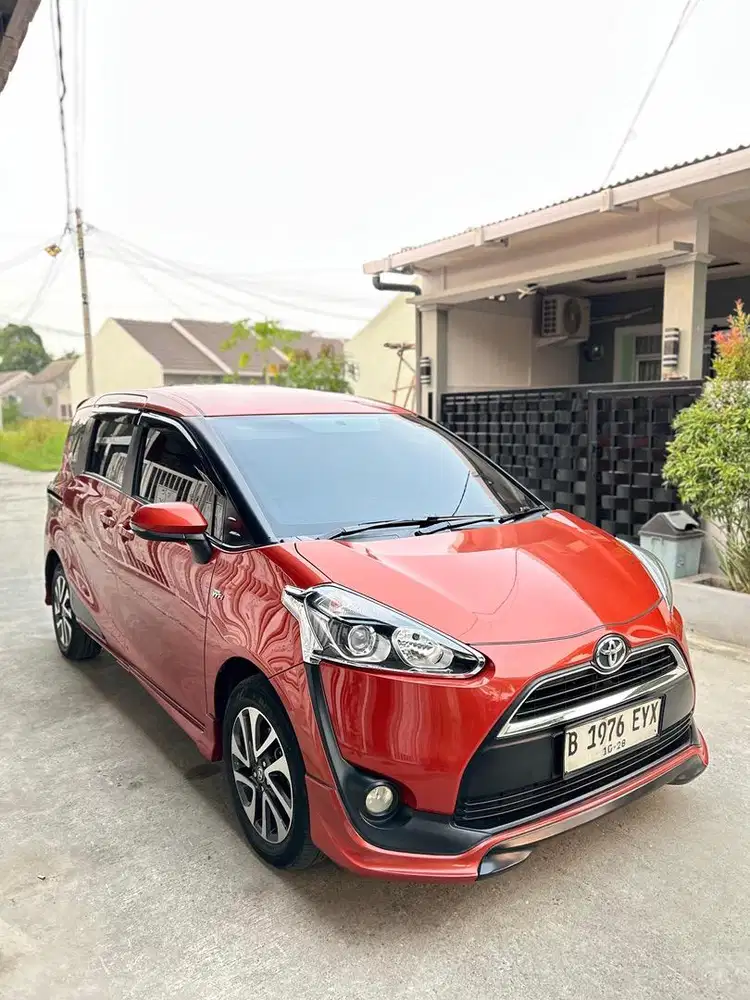 TOYOTA SIENTA V
