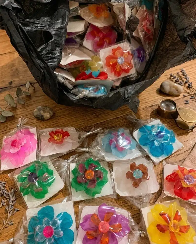Souvenir bros pin sisa acara nikahan masih plastikan jual borongan