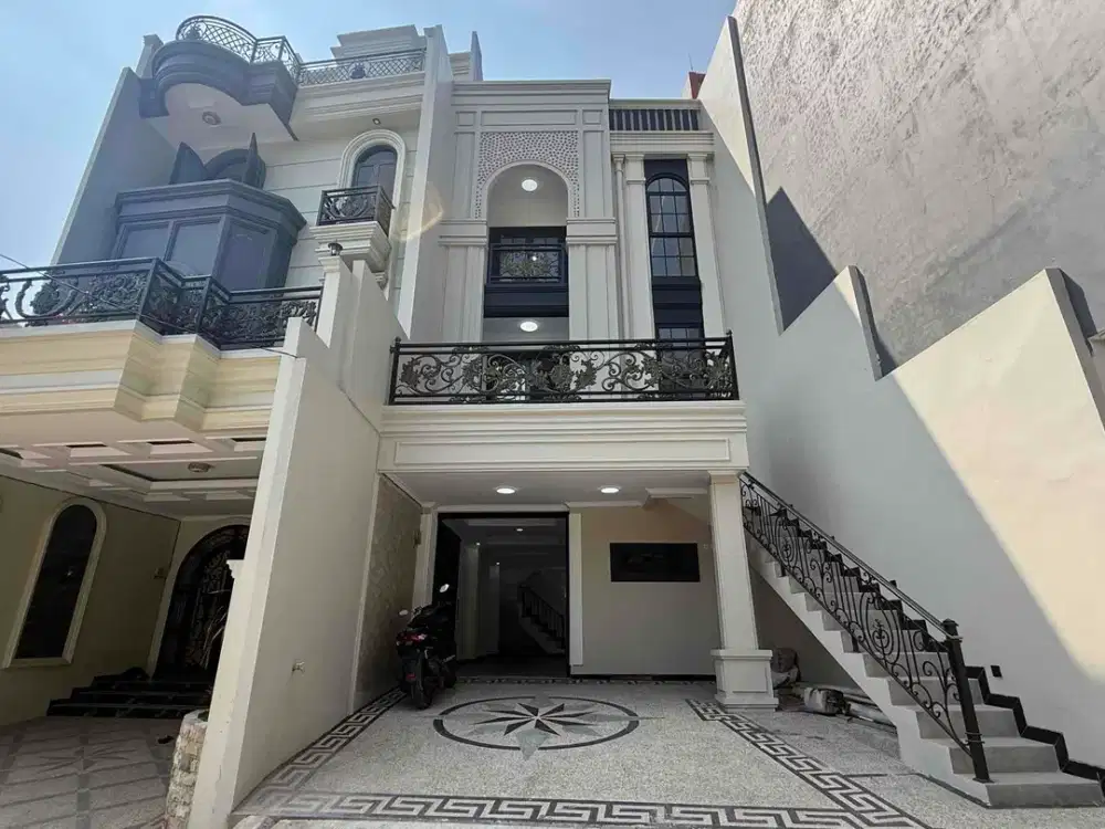 Townhouse Modern Classic di Pasar Minggu dekat Margasatwa Ragunan