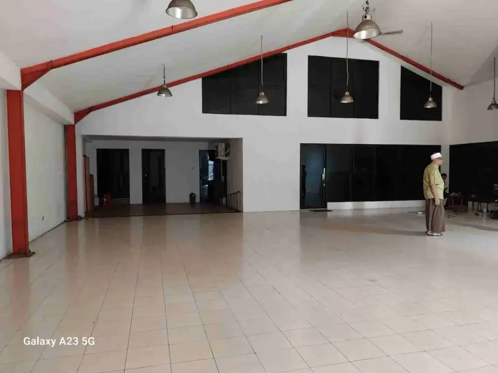 Disewakan Bangunan bisa utk Kantor, Showroom Mobil, Klinik di Radio Dalam Jakarta Selatan