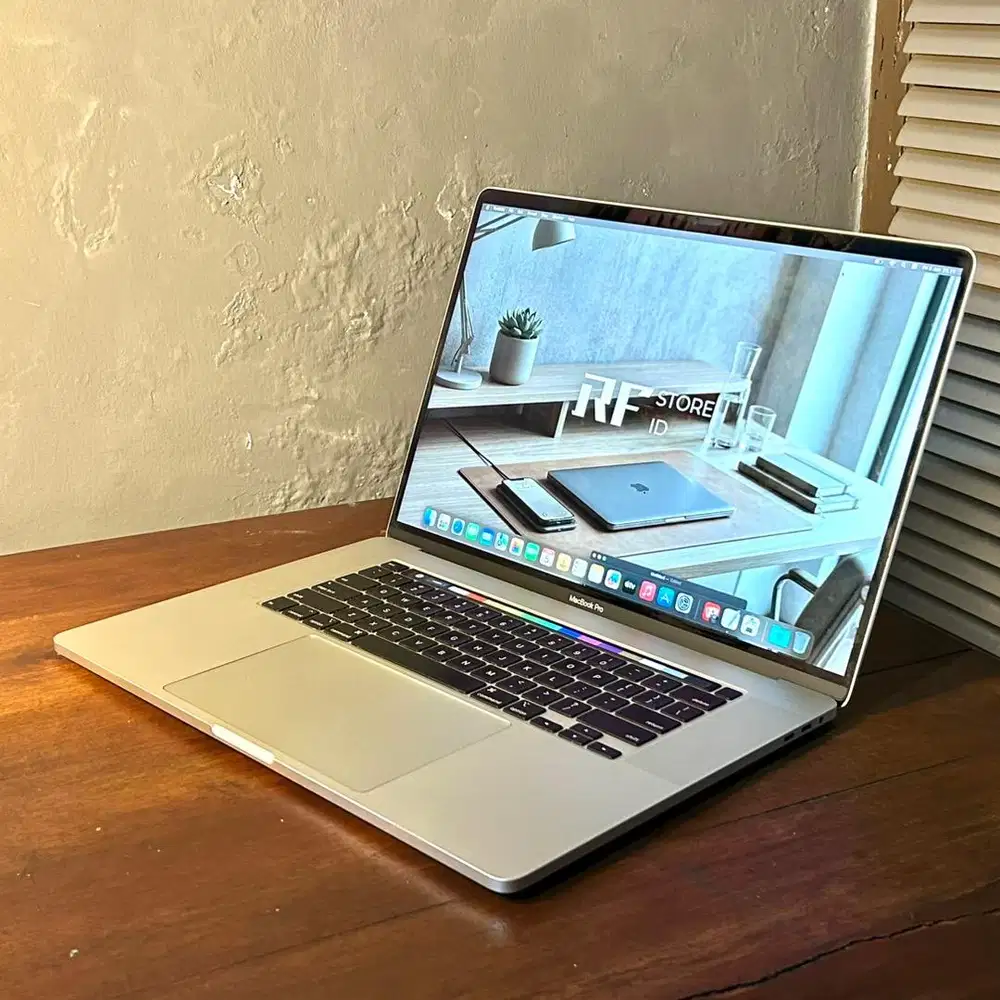 MacBook Pro Core i7 16 Touchbar 2019 Dual VGA