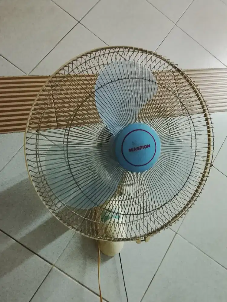 kipas angin dinding Maspion 16 inch