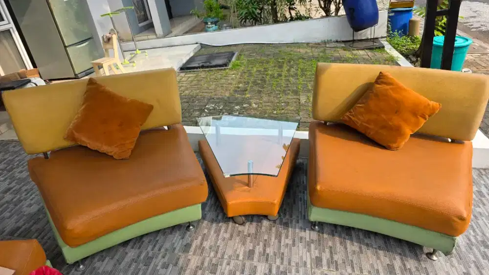 1 set of 2 sofa + 1 corner table
