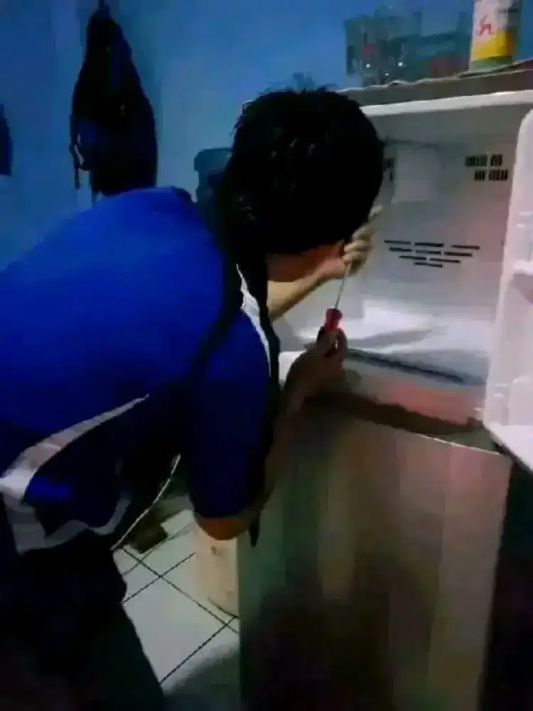 Service AC kulkas mesin cuci frezer shoces pompa terdekat.