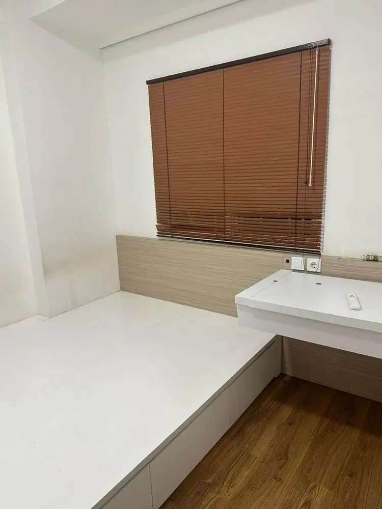 DIJUAL APARTEMEN PURI PARK VIEW 2 BEDROOM SEMI FURNISH FULL RENOV