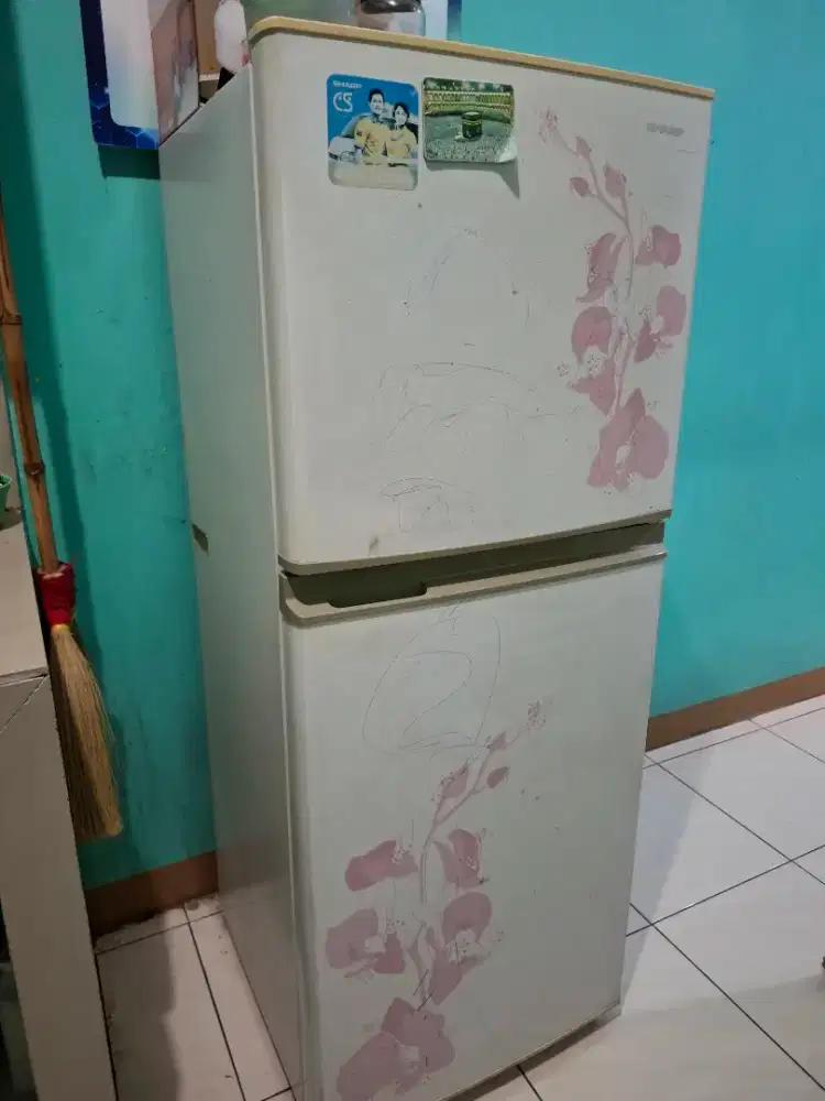 Dijual Kulkas 2 Pintu Merk Sharp (Nego)