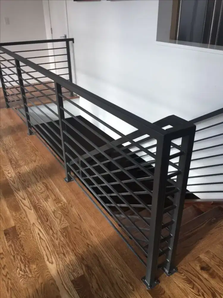 Balkon teras minimalis hollow besi