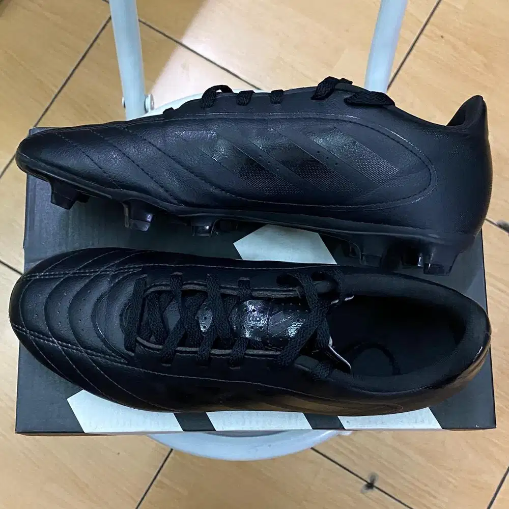 sepatu bola adidas size 40