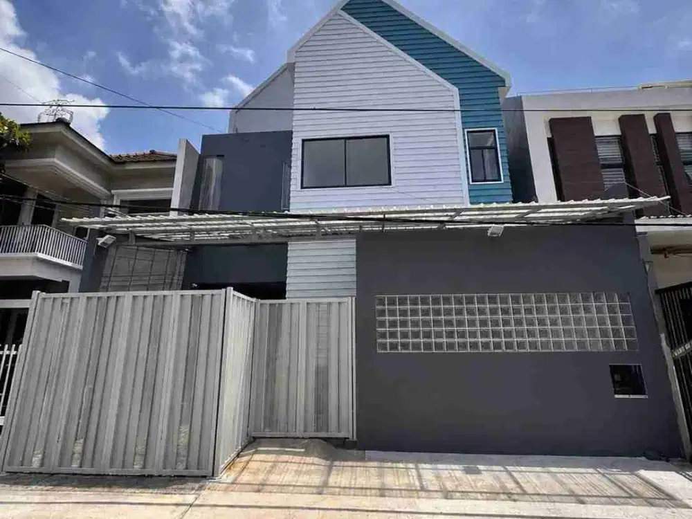 Dijual Rumah baru gress 3 lantai Manyar Tirtoyoso, ada kolam renang