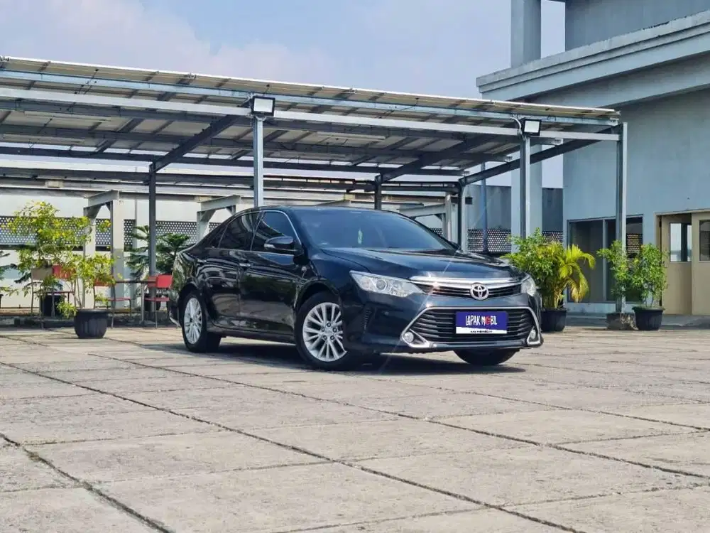 Toyota Camry 2.5 V Matic AT 2017 Hitam KM 42RB