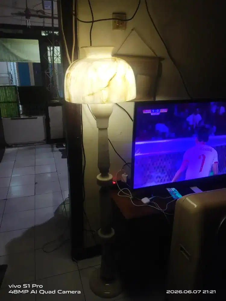 Lampu tidur bahan marmer
