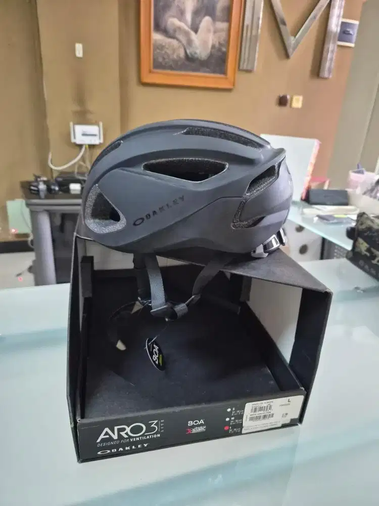 Helm Oakley ARO 3 Europe