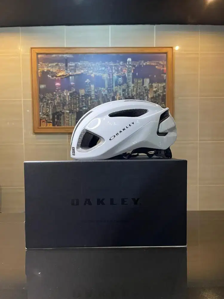 Helm Oakley ARO 3 BOA Europe