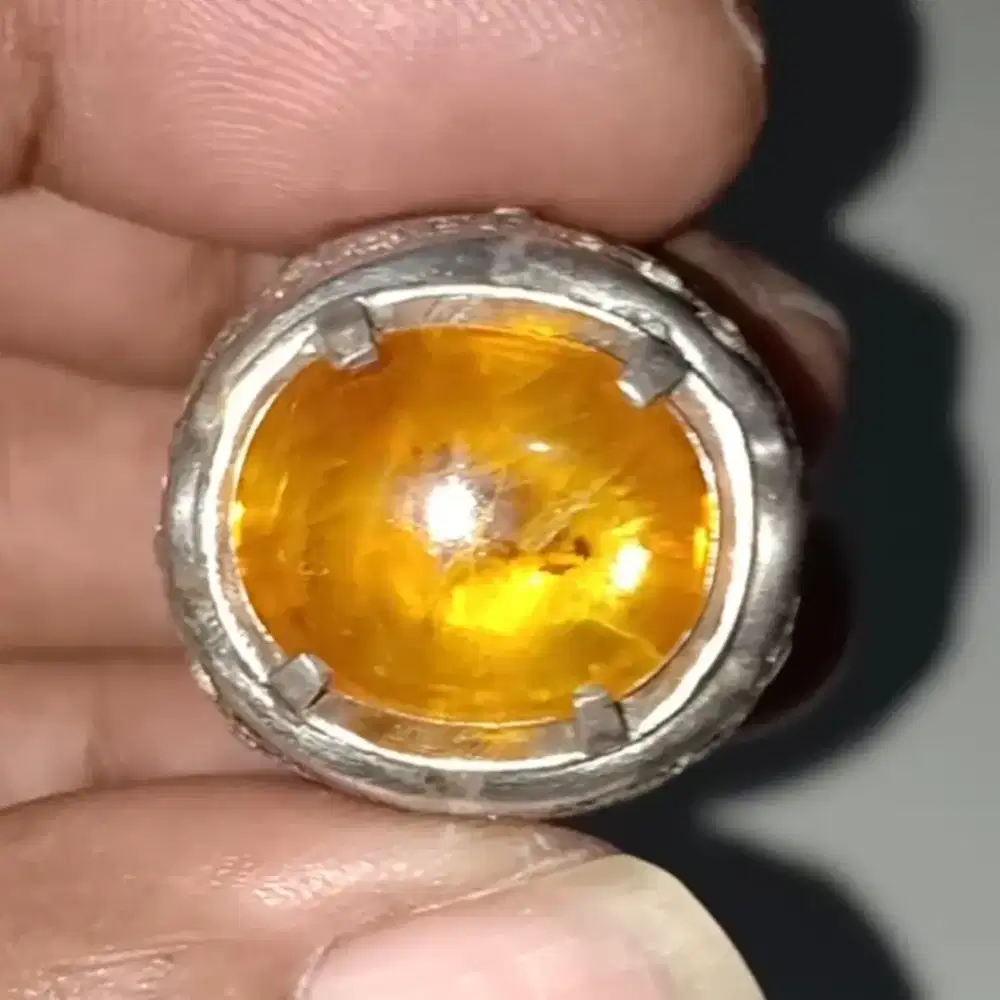 Natural yellow sapphire
