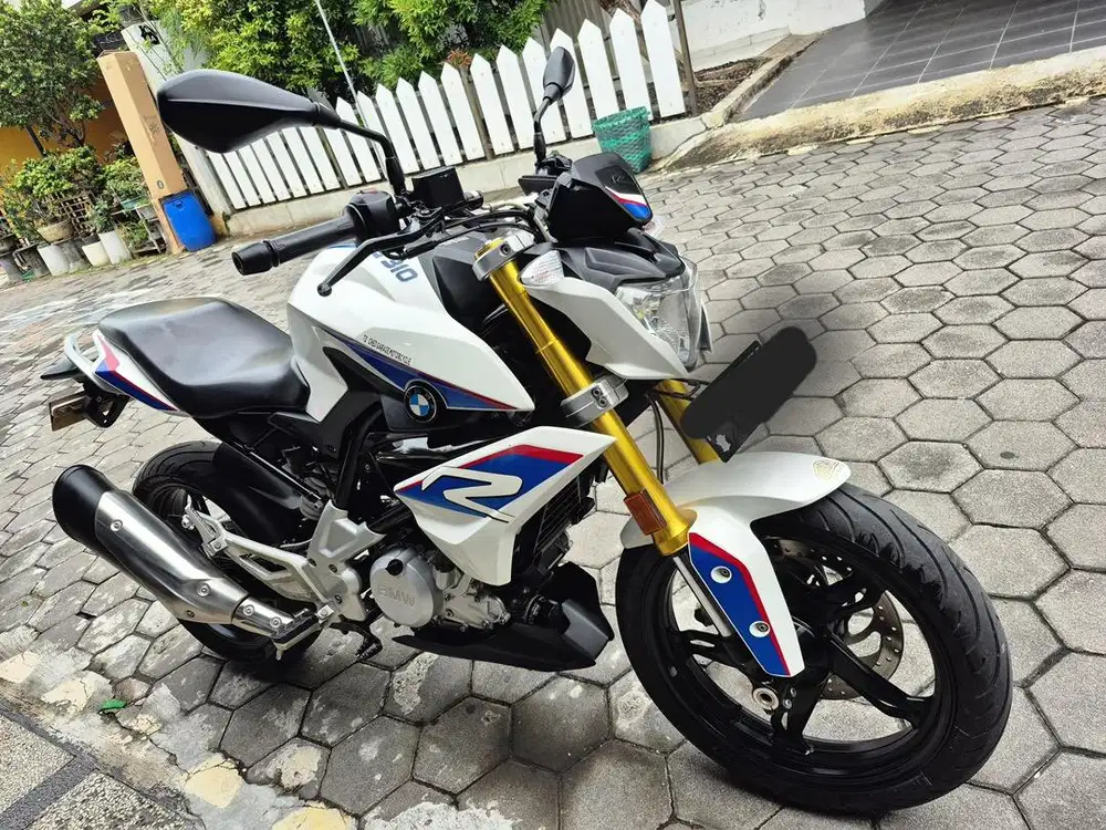 BMW G 310 R ( Naked Sport )