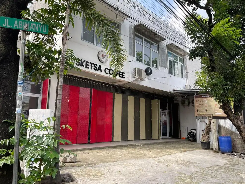 Disewakan ruang usaha / Ruko