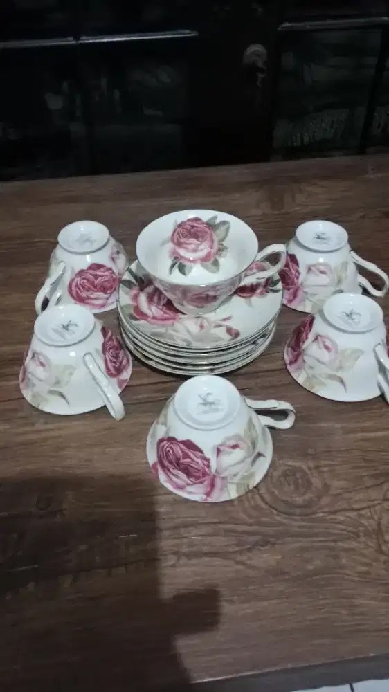 Tea Set Porselen Bunga Mawar
