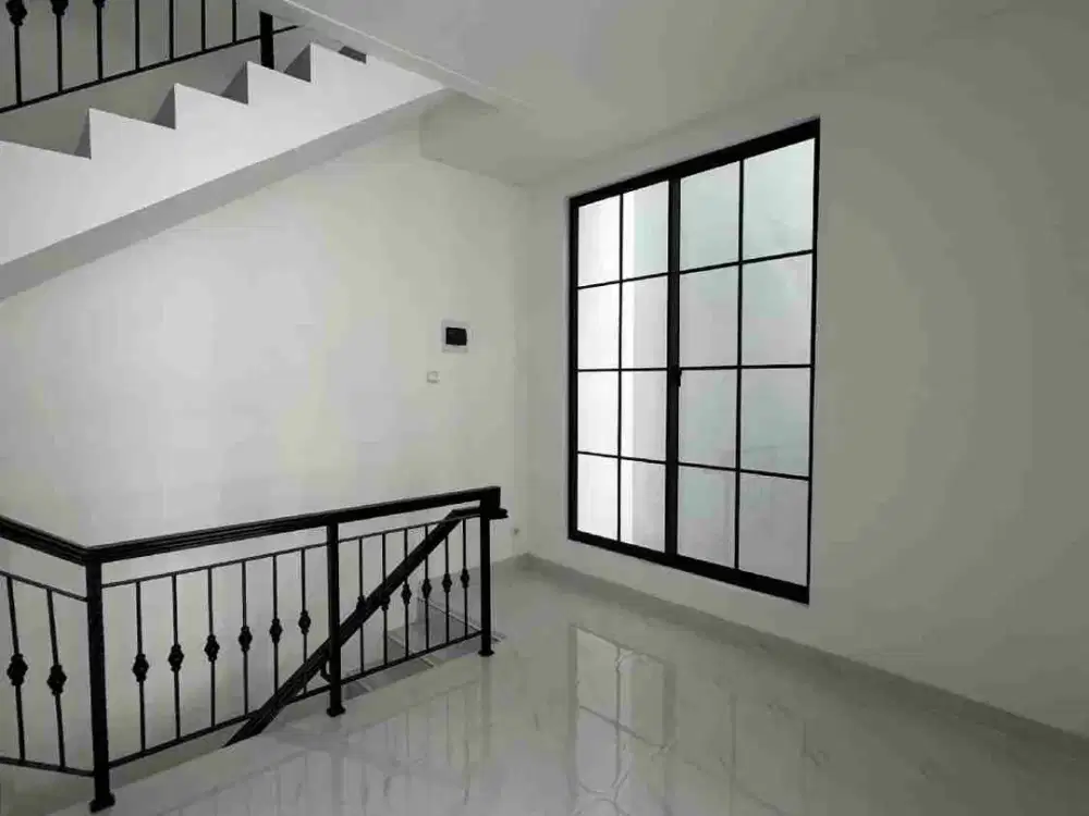 Disewakan rumah baru 2 Lt di Meruya ada 3 kt 2 km unfurnished, habis serah Terima unit. Ayo survei, siap huni!!