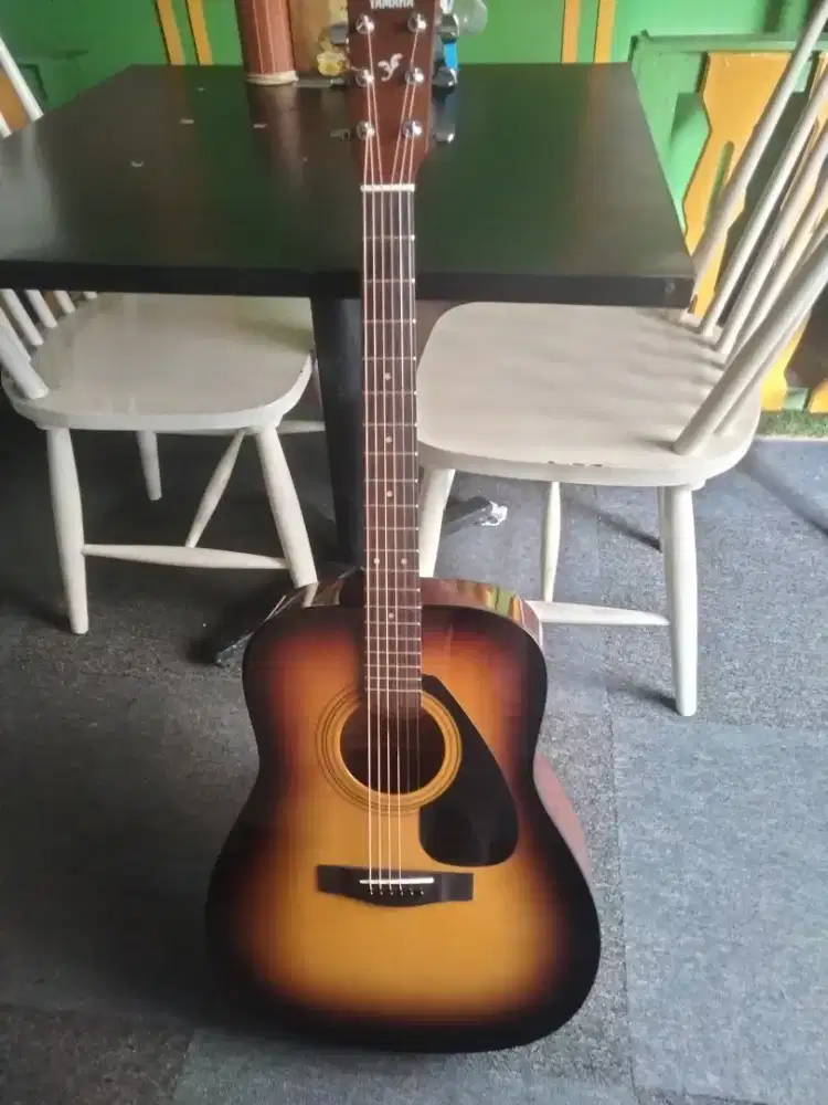 Jual gitar bekas tapi masih kaya baru