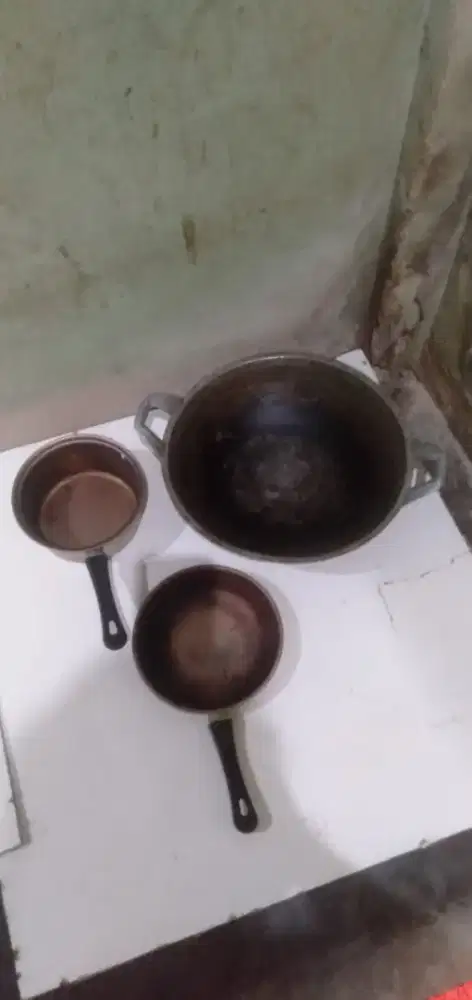 Di jual semua perlengkapan dapur di foto murah ,meriah aja