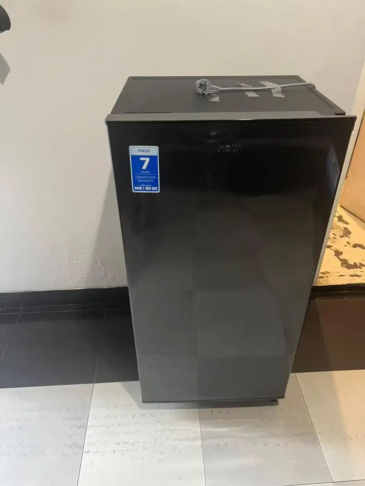 Kulkas 1 pintu Aqua D181 137L