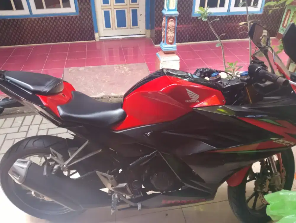 Di jual HONDA CBR 150 tahun 2024, surat surat lengkap no minus