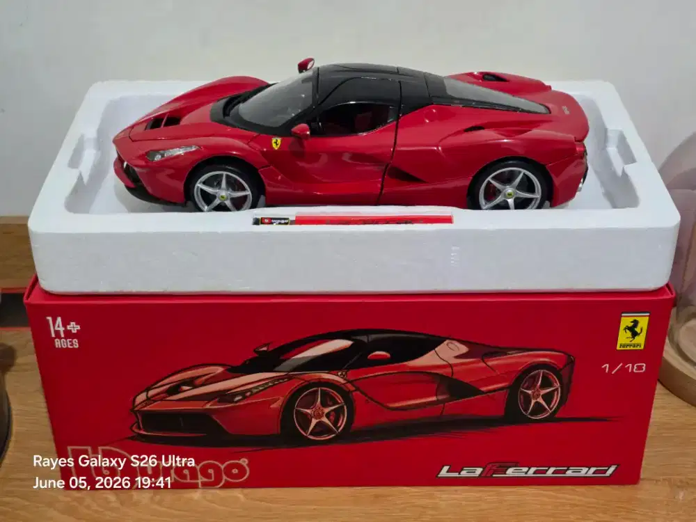Bburago Signature Ferrari Laferrari 1:18