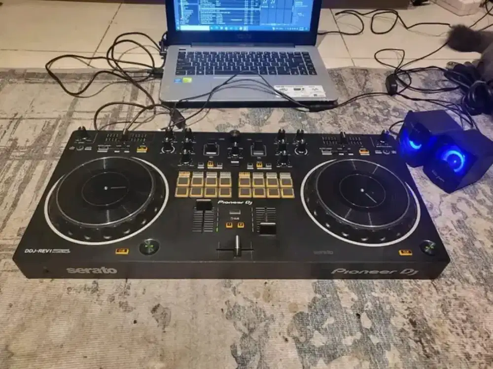 ini second pemakaian aja sih 3-4 bulan. Di Jual Alat DJ REV - 1