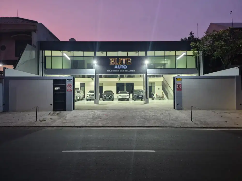 LOWKER Tukang Poles Mobil utk Showroom
