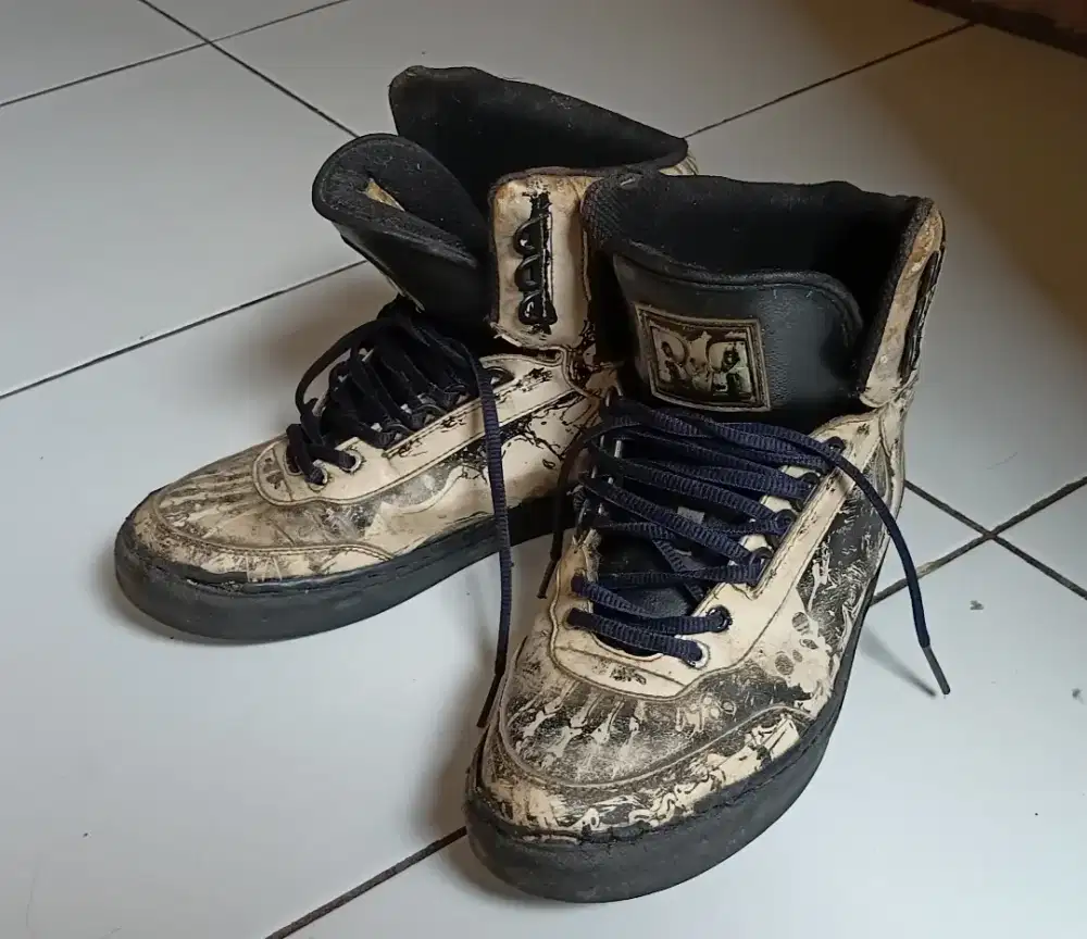 Sepatu Tomkins Rare Vintage