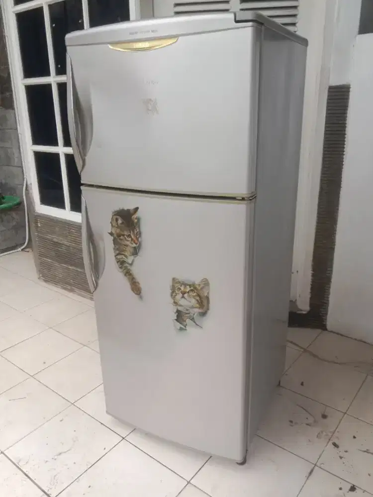 Sanyo 2 pintu normal pemakean pribadi