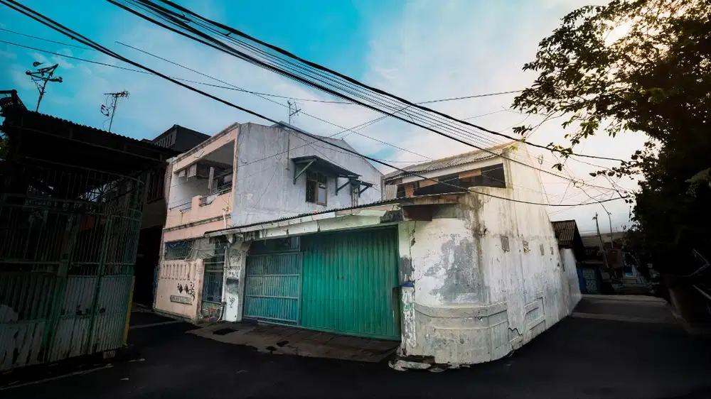 Jual Hitung Tanah! SHM Lebar Muka 14 Meter Hadap Timur di Kalideres!