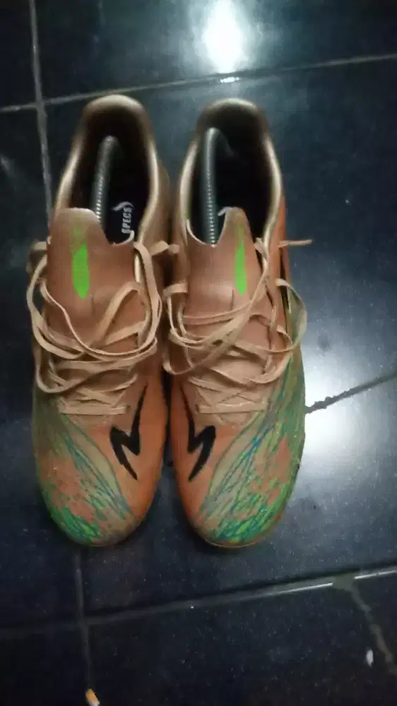 Sepatu bola SPECS kondisi 90%