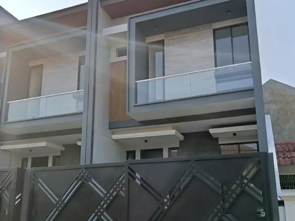 DIJUAL RUMAH MODERN MINIMALIS, BARU GRESS, MANYAR TIRTOYOSO