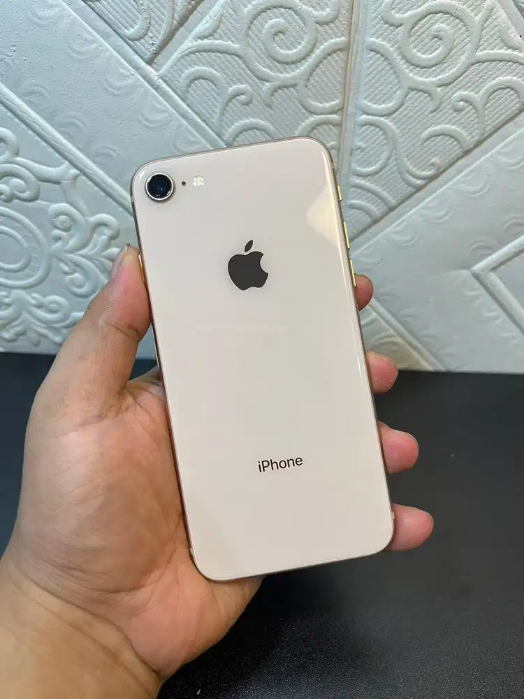 iPhone 8 64 gb inter  Alloprator