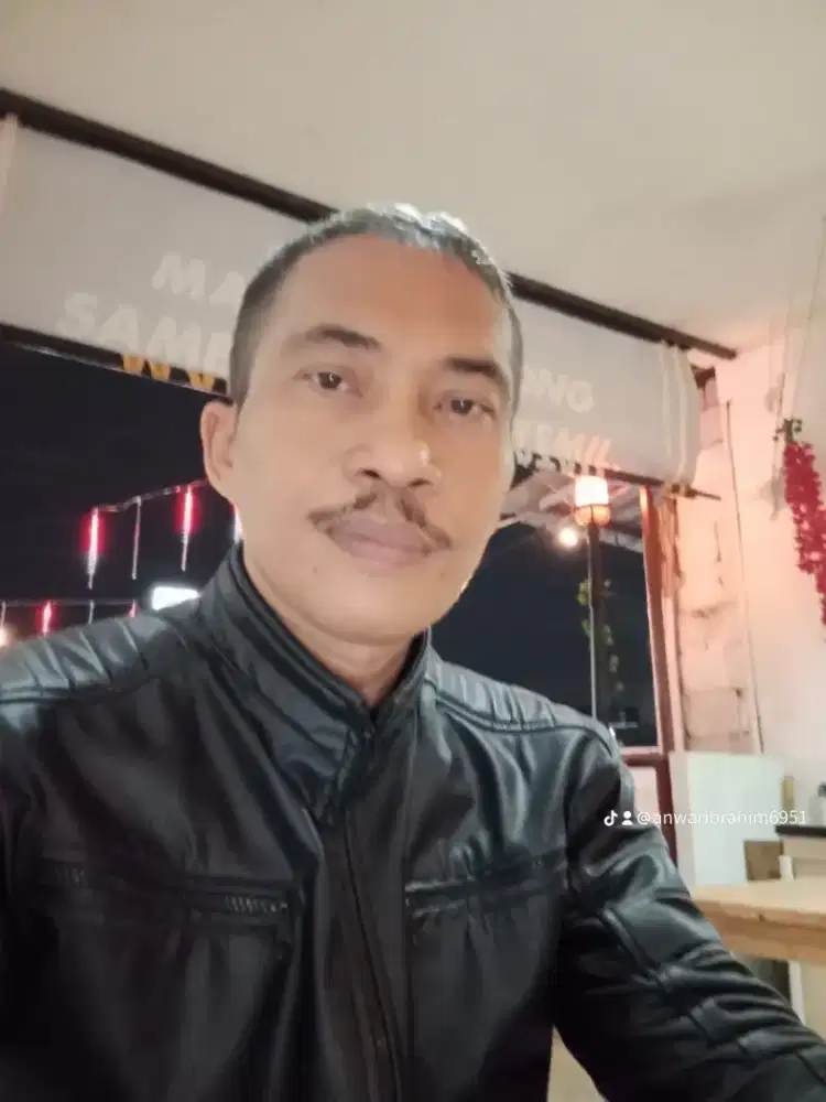 Mencari pekerjaan serabutan