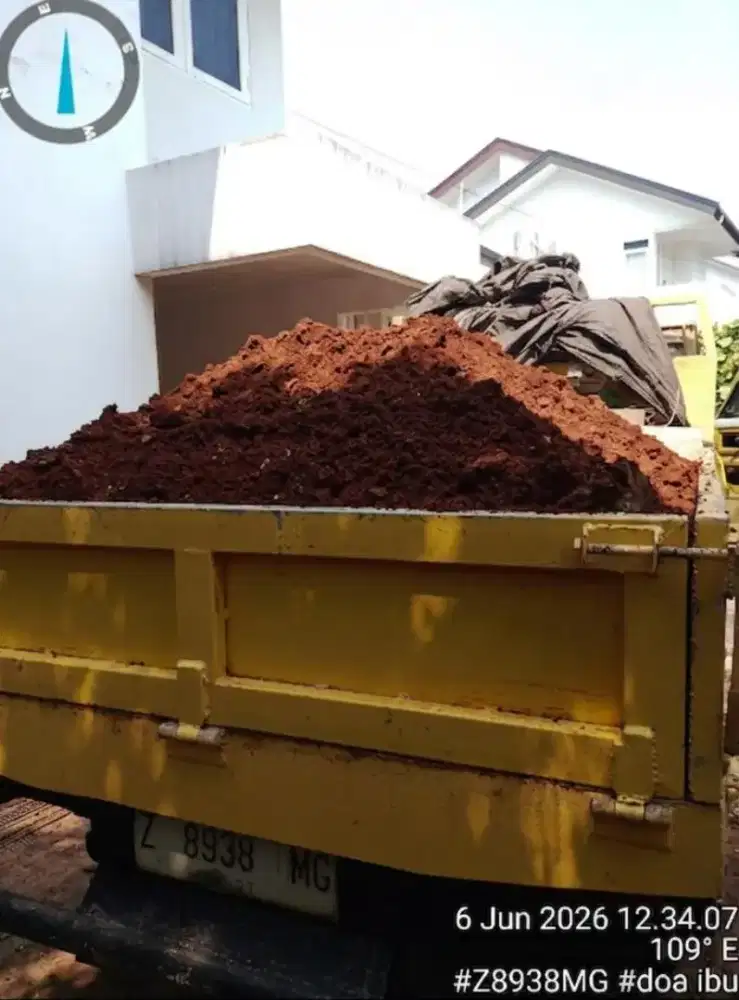 Jasa buang puing dan pengurugan