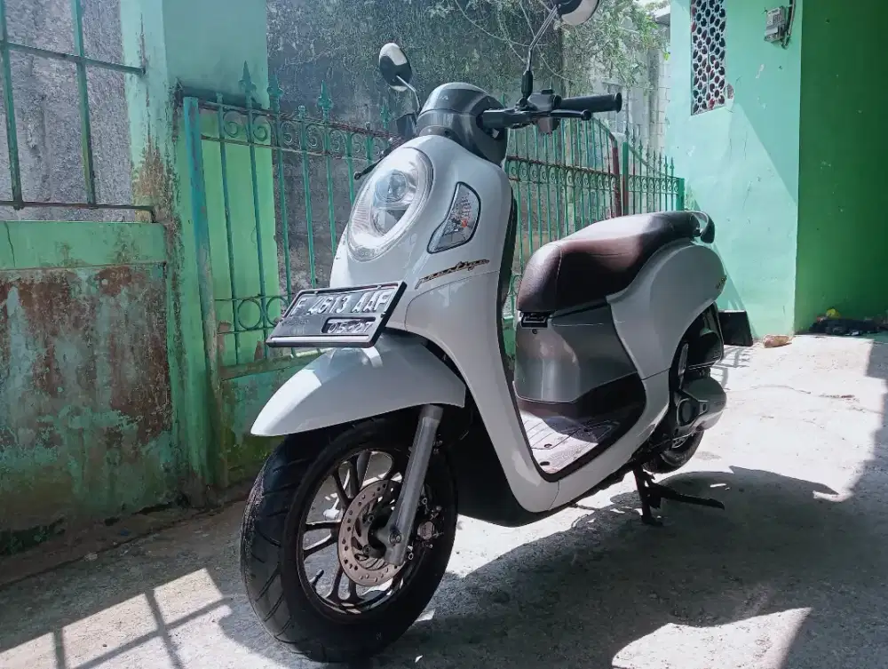 DIJUAL: Honda Scoopy Prestige 2022 (Keyless) – Putih Coklat Elegan