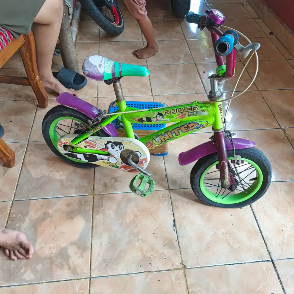 Sepeda kecil anak united