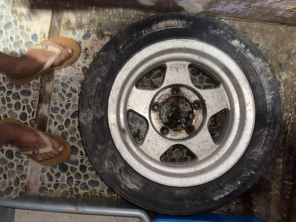 velg untuk mobil 4x4 jimny / jangkrik