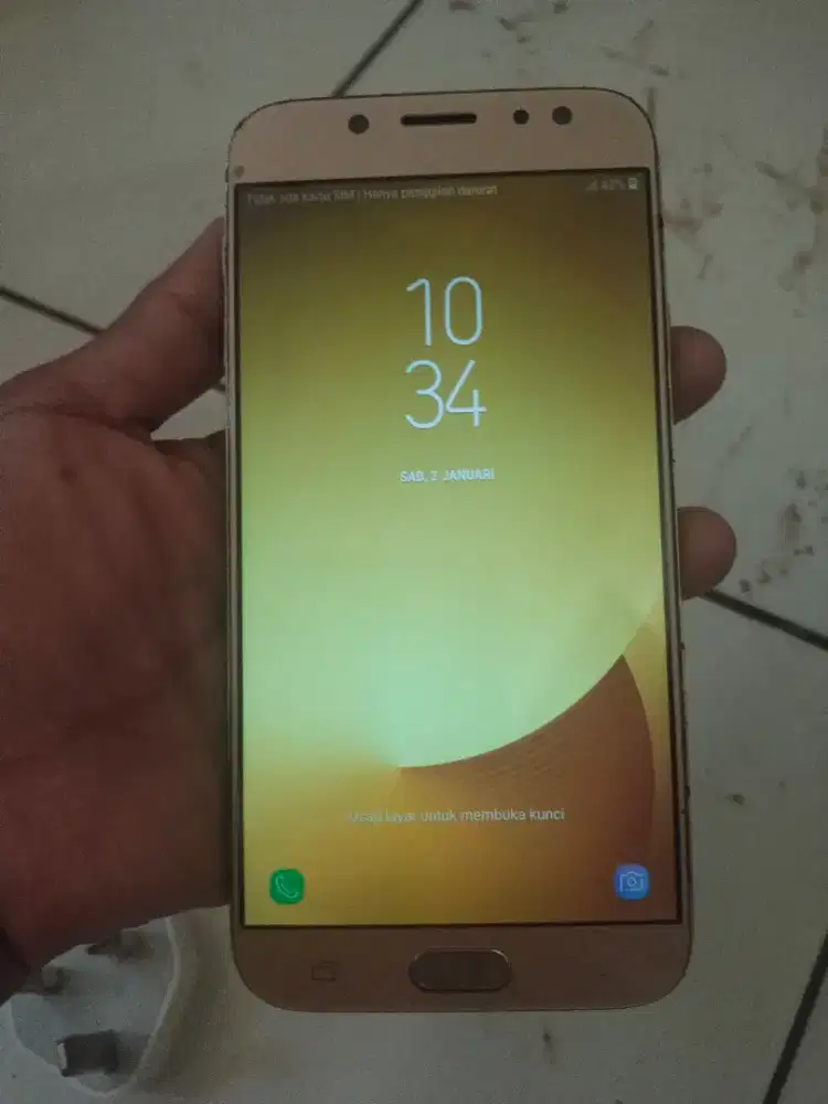 Samsung J7 pro. 3/32  minus udh ganti LCD aman sentuhan normal