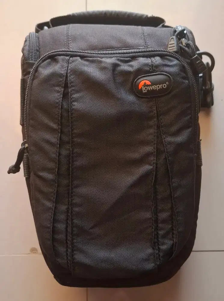 Tas kamera selempang LOWEPRO