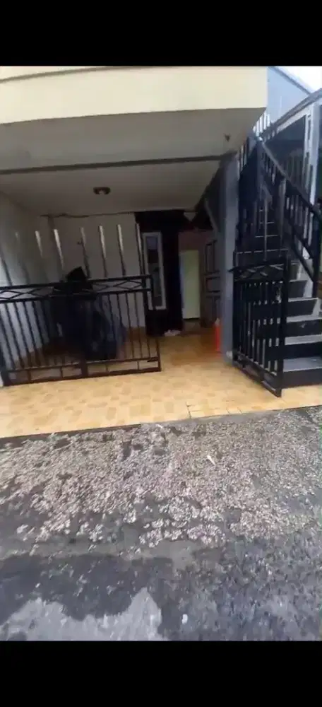 Dikontrakkan rumah pinggir jalan tengah kota Jakarta
